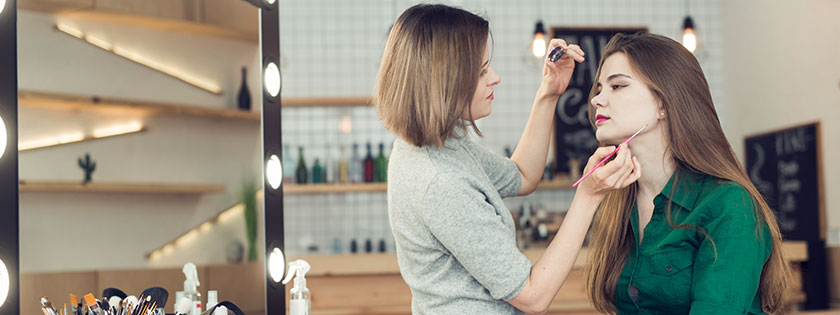 Natural hair colors which help you look absolutely chic and trendy.